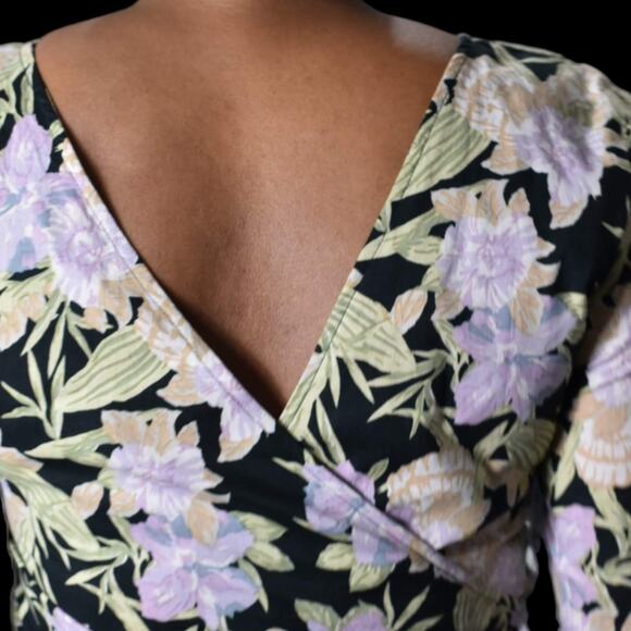 Zulu and Zephyr The Wilds Wrap Top Purple Convertible Cropped Floral Size Small - Picture 11 of 16